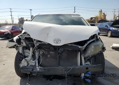 2011 Toyota Sienna Sport z USA, uszkodzony, nr VIN 5TDXK3DC1BS105239